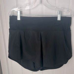 lululemon size 4 speed up mid-rise lined short 4”